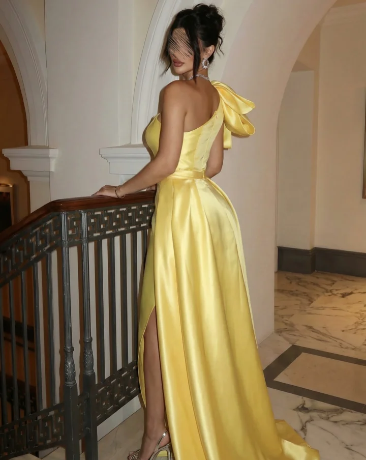 Stunning Sleeveless One Shoulder Prom Dress in Satin with Split