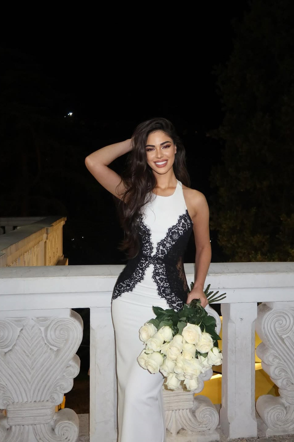 Charming White Black Halter Sleeveless Satin Prom Dresses Mermaid Column With Lace