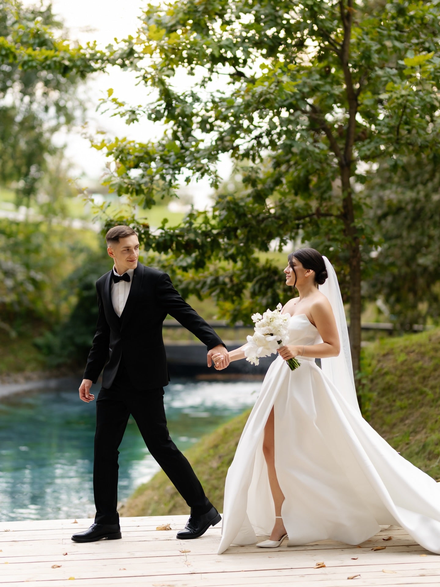 Sweetheart Sleeveless A-Line Side Slit Floor-Length Wedding Dress