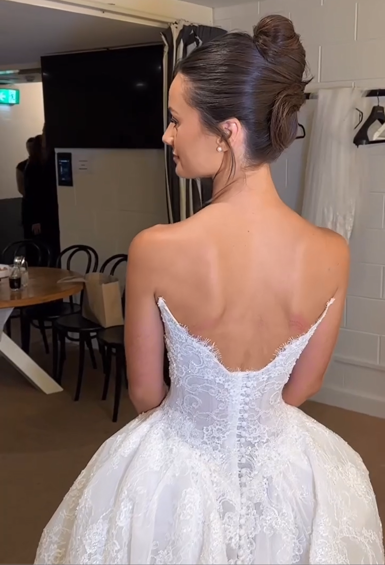 Lace Applique Sweetheart Sleeveless A-Line Floor-Length Wedding Dress