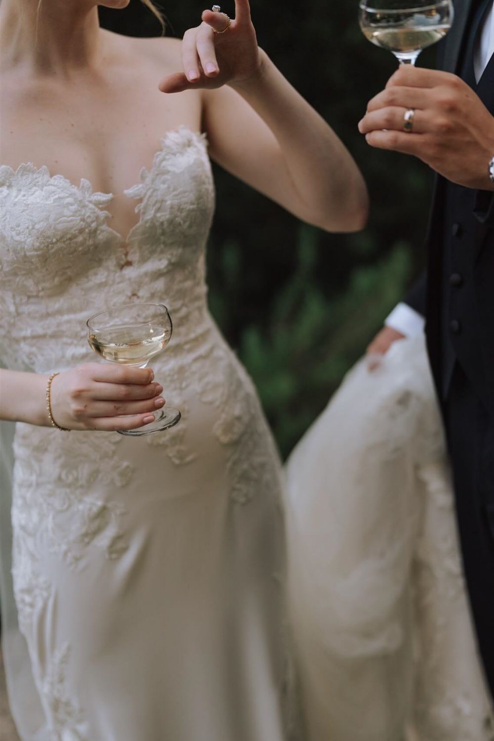 Elegant Mermaid Sweetheart White Wedding Dress with Appliques