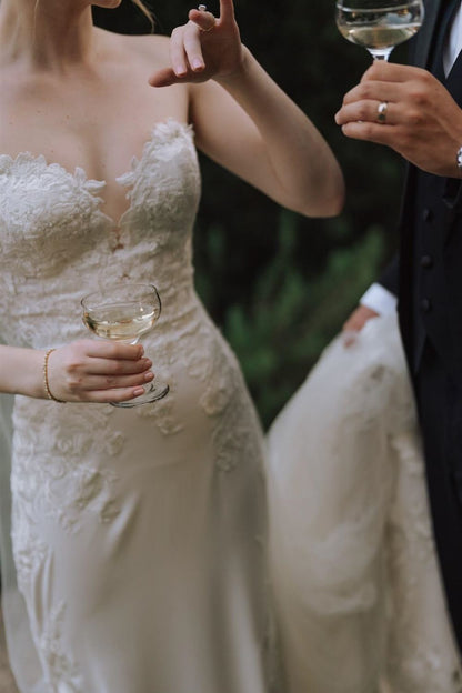 Elegant Mermaid Sweetheart White Wedding Dress with Appliques
