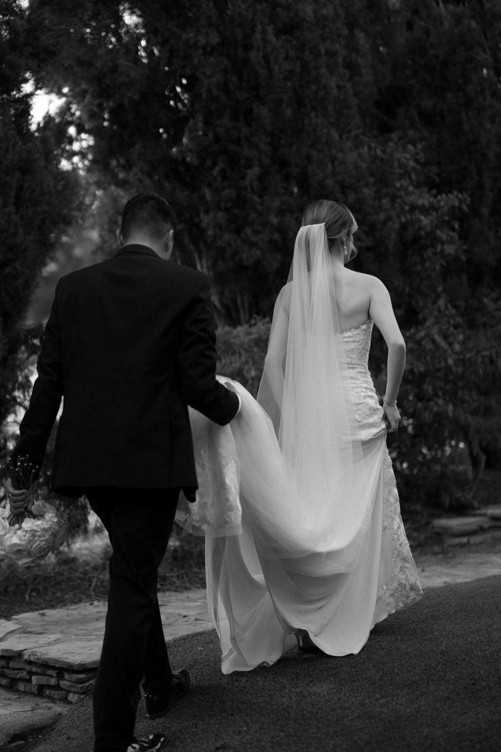 Elegant Mermaid Sweetheart White Wedding Dress with Appliques