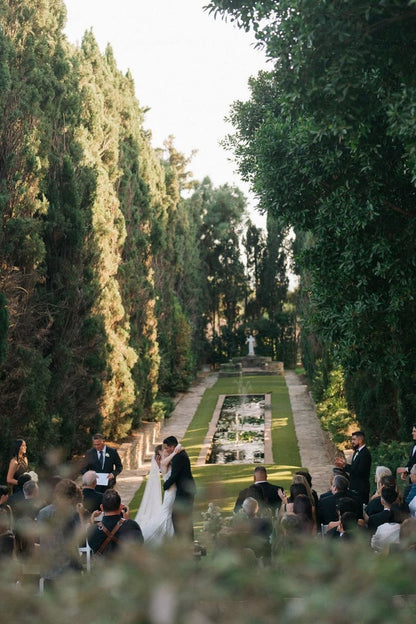Elegant Mermaid Sweetheart White Wedding Dress with Appliques