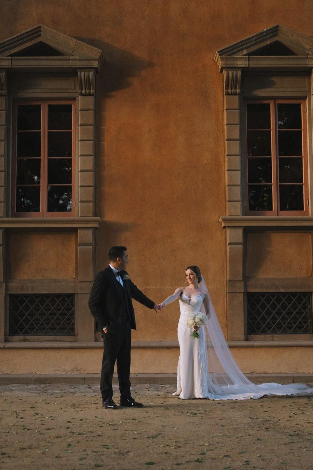 Elegant Mermaid Sweetheart White Wedding Dress with Appliques