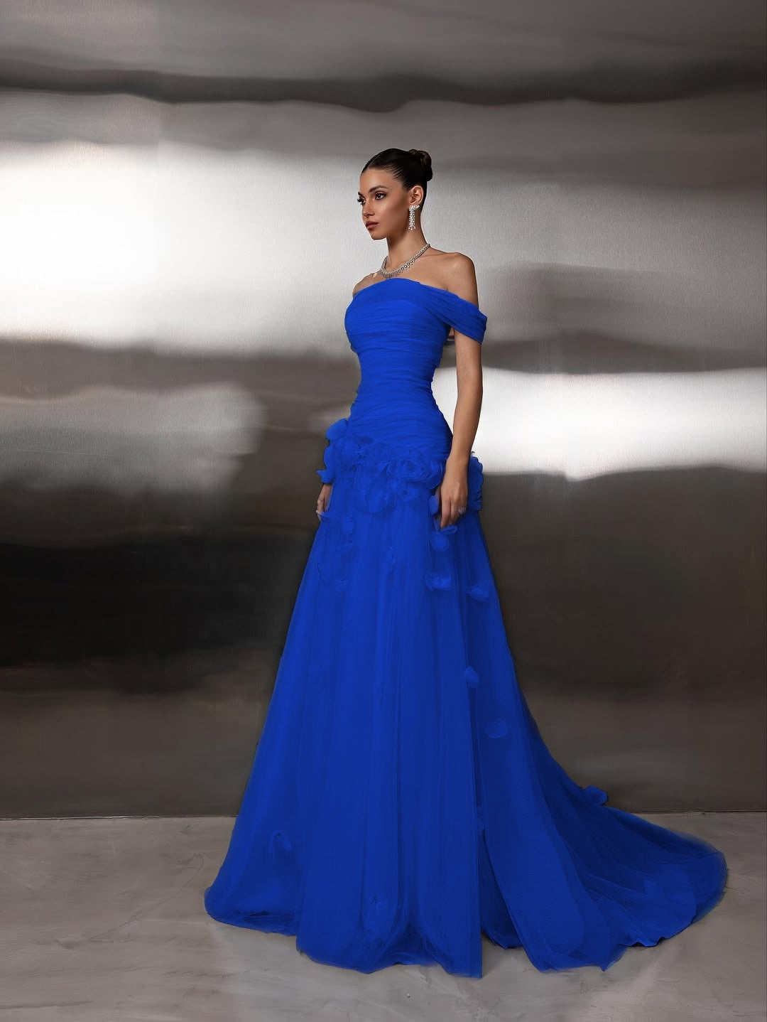 Tulle Off-The-Shoulder Strapless Sleeveless Long Prom Dress With Pleated And Flower Appliqués