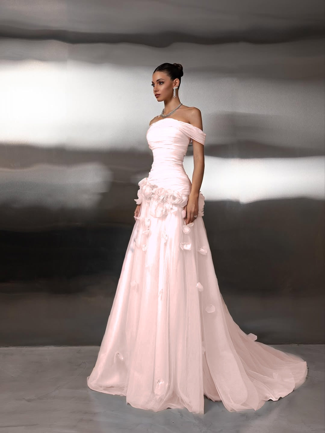 Tulle Off-The-Shoulder Strapless Sleeveless Long Prom Dress With Pleated And Flower Appliqués
