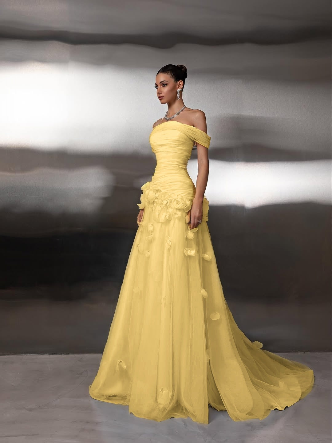 Tulle Off-The-Shoulder Strapless Sleeveless Long Prom Dress With Pleated And Flower Appliqués
