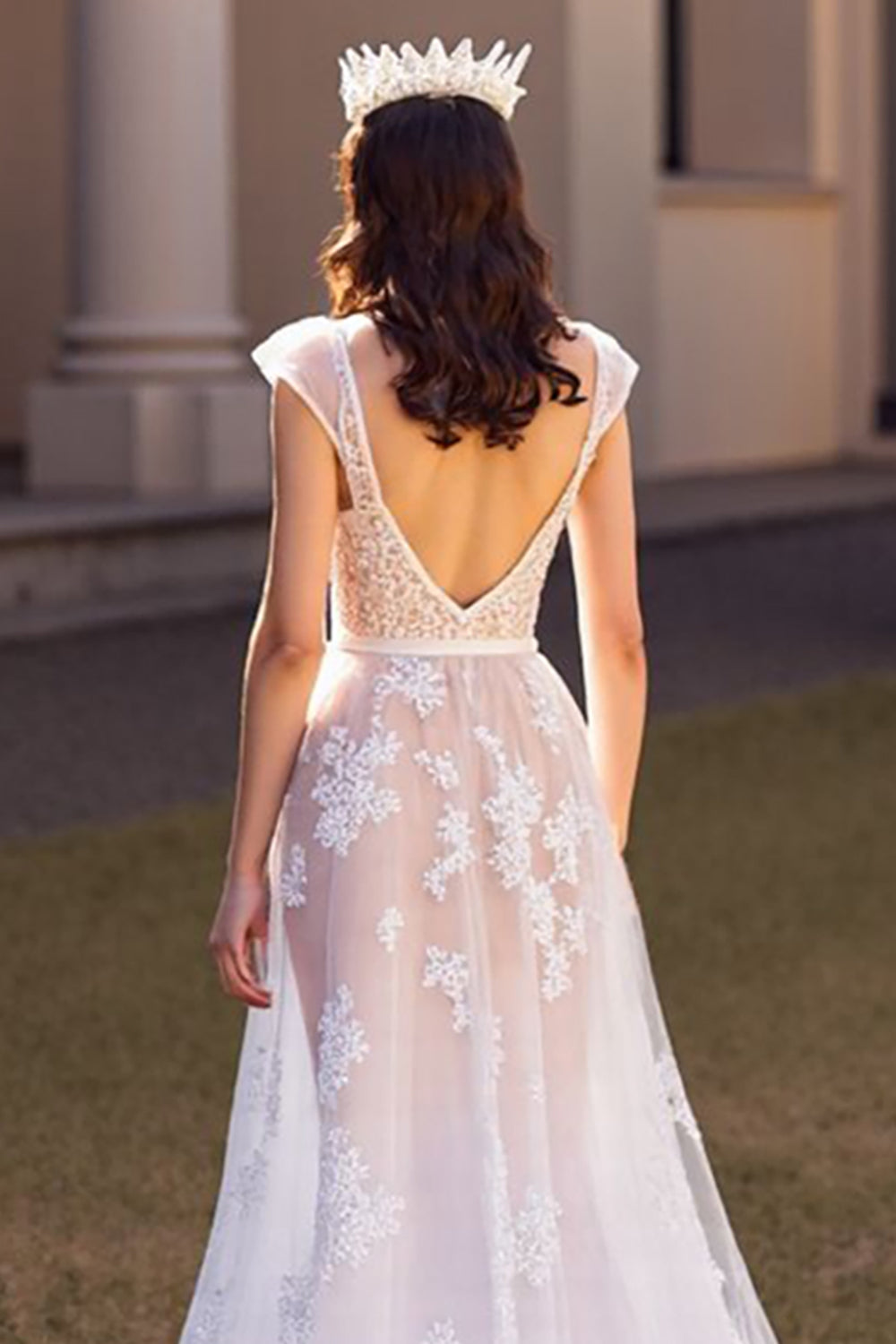 Cap Sleeves V-Neck A-Line Wedding Dresses Open Back With Lace Appliques