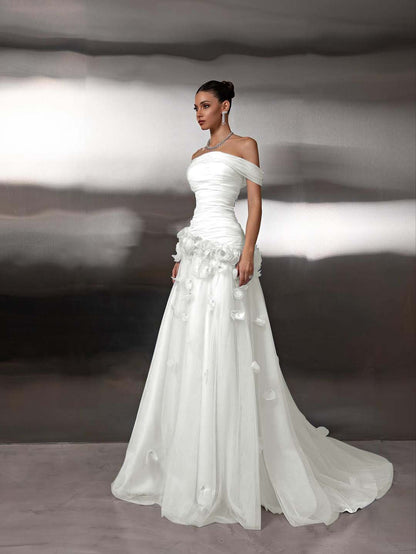 Tulle Off-The-Shoulder Strapless Sleeveless Long Prom Dress With Pleated And Flower Appliqués