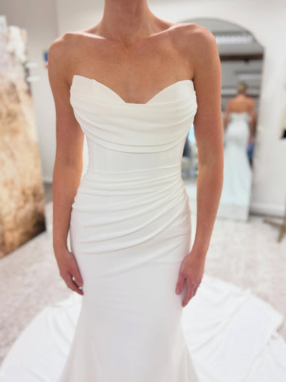 Simple Sweetheart Sleeveless Mermaid Floor-Length Wedding Dress