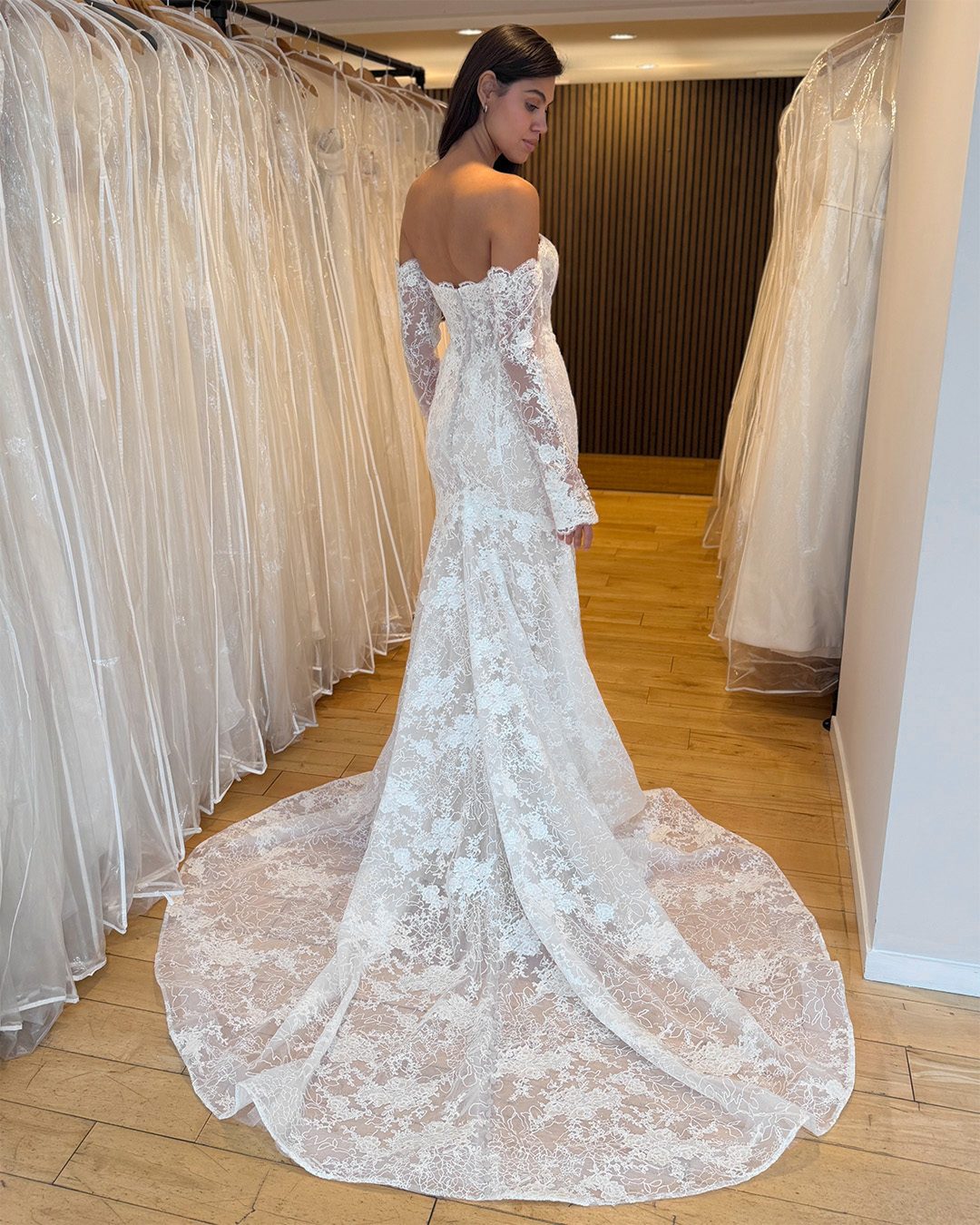 Lace Applique Long Sleeve Mermaid Floor-Length Wedding Dress