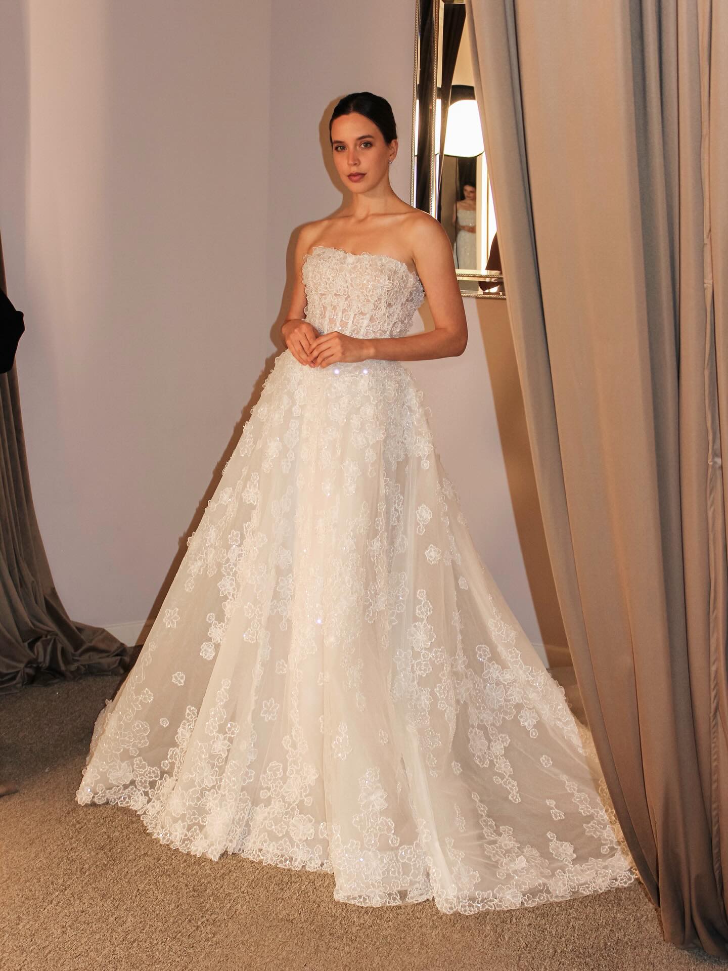 Strapless Lace Applique Sleeveless A-Line Wedding Dress
