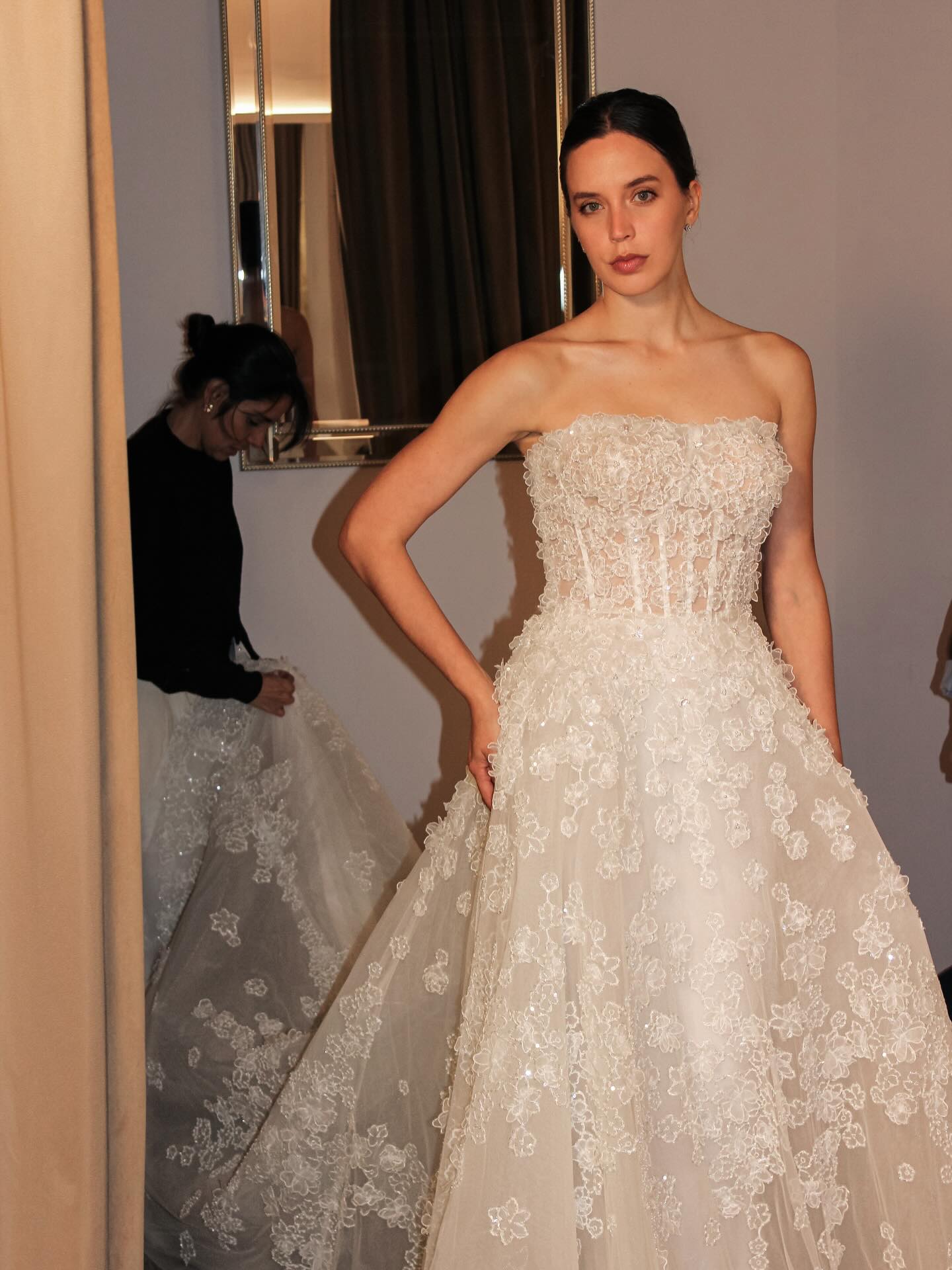 Strapless Lace Applique Sleeveless A-Line Wedding Dress