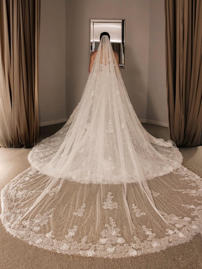 Strapless Lace Applique Sleeveless A-Line Wedding Dress