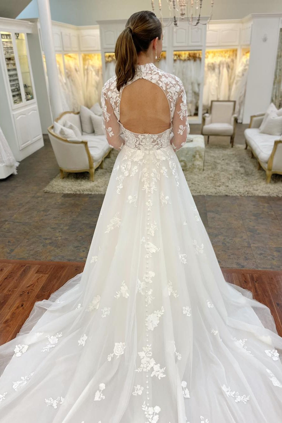 Long Sleeve White Lace Appliques Wedding Dress