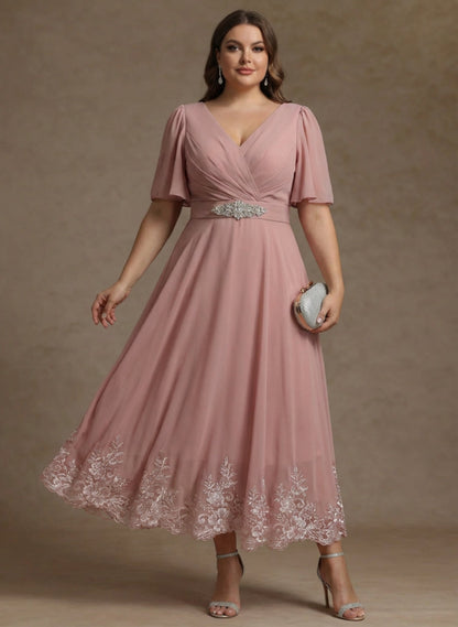 V Neck Plus Size Mother of the Bride Dresses Short Sleeves Chiffon Lace Tea Length with Sash