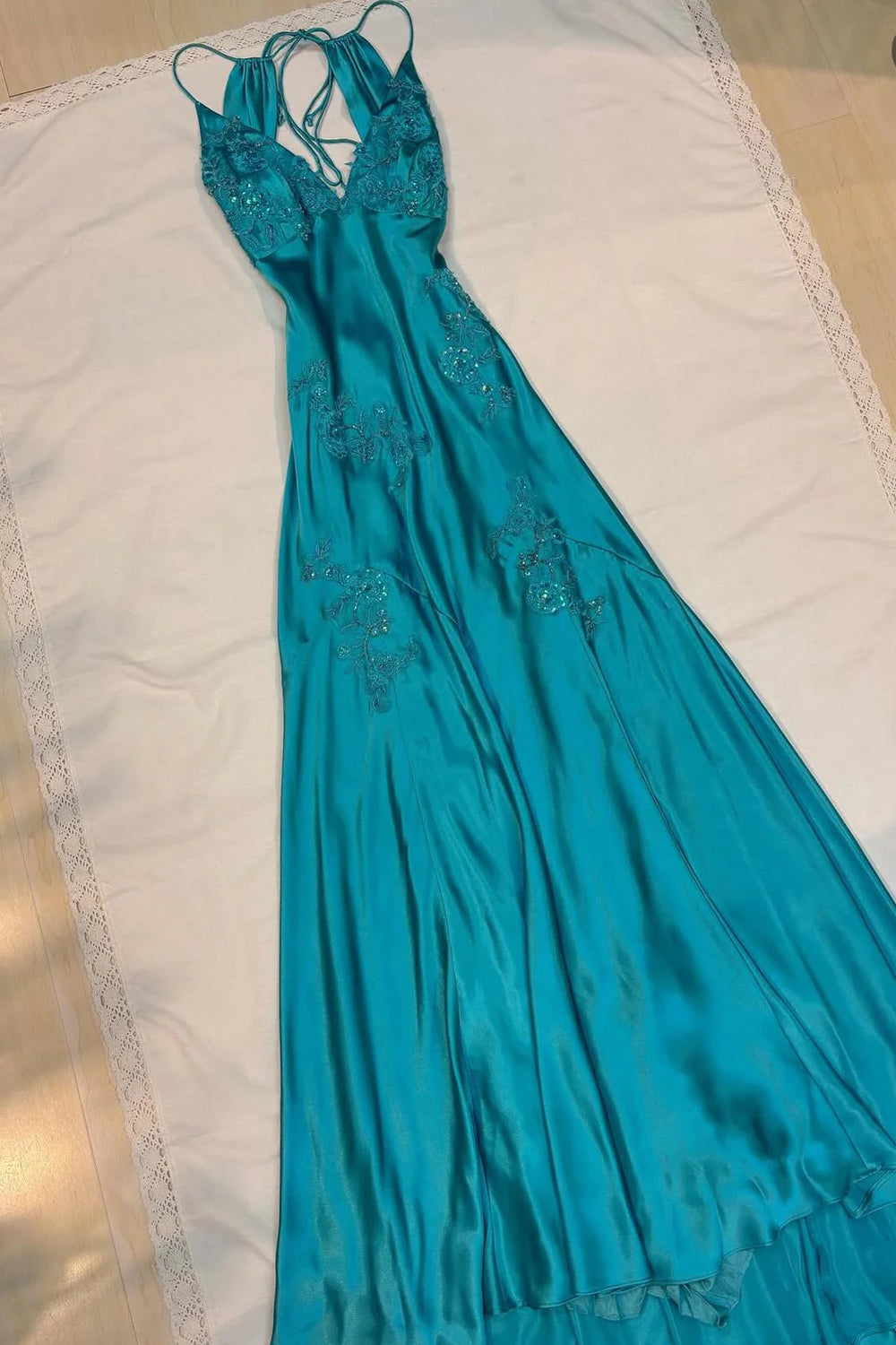 Sheath V-Neck Appliques Satin Green Prom Dress With Open Back