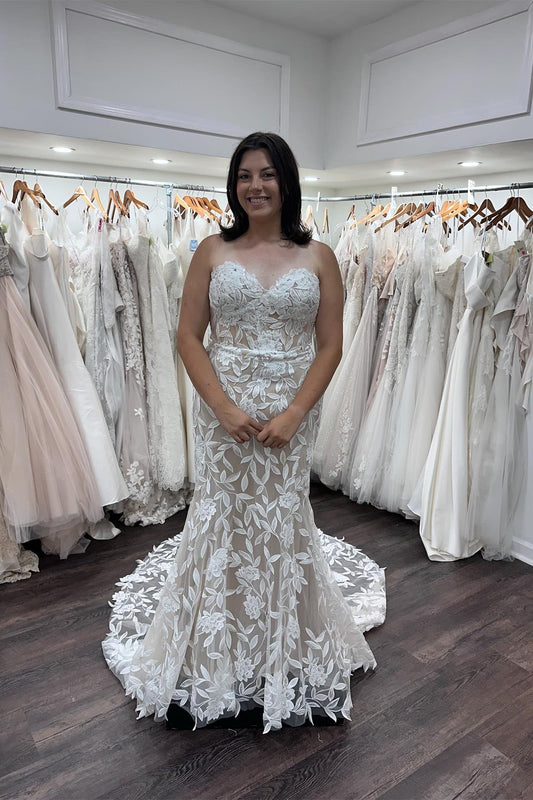 Sweetheart White Appliques Wedding Dress with Bow