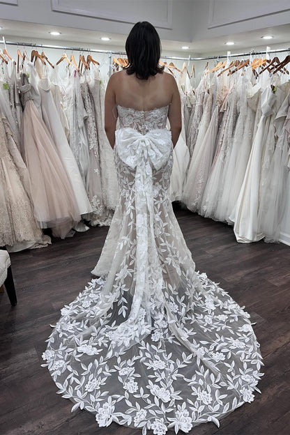 Sweetheart White Appliques Wedding Dress with Bow