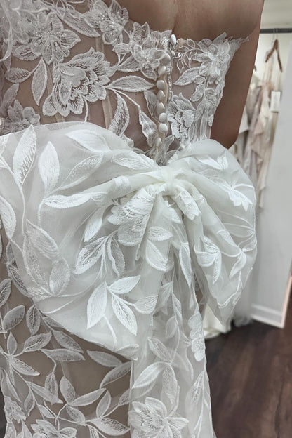 Sweetheart White Appliques Wedding Dress with Bow