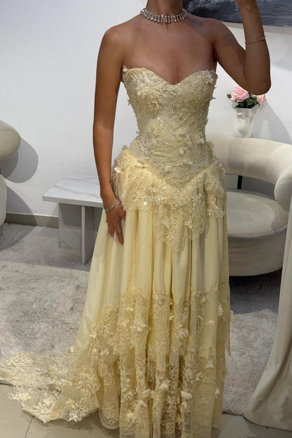 Gorgeous A Line Sweetheart Light Yellow Lace Evening Dress with Structured Bodice