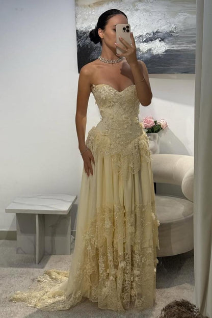 Gorgeous A Line Sweetheart Light Yellow Lace Evening Dress with Structured Bodice