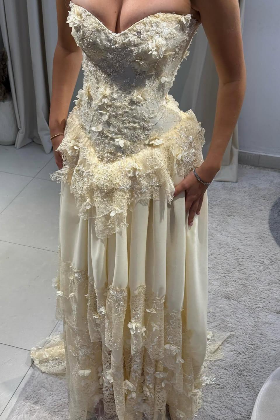 Gorgeous A Line Sweetheart Light Yellow Lace Evening Dress with Structured Bodice
