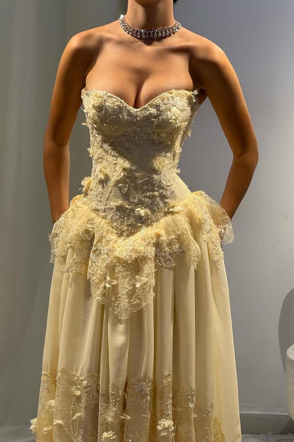 Gorgeous A Line Sweetheart Light Yellow Lace Evening Dress with Structured Bodice