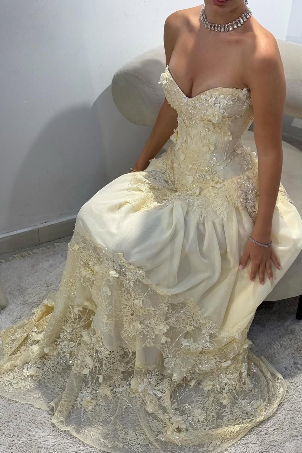 Gorgeous A Line Sweetheart Light Yellow Lace Evening Dress with Structured Bodice