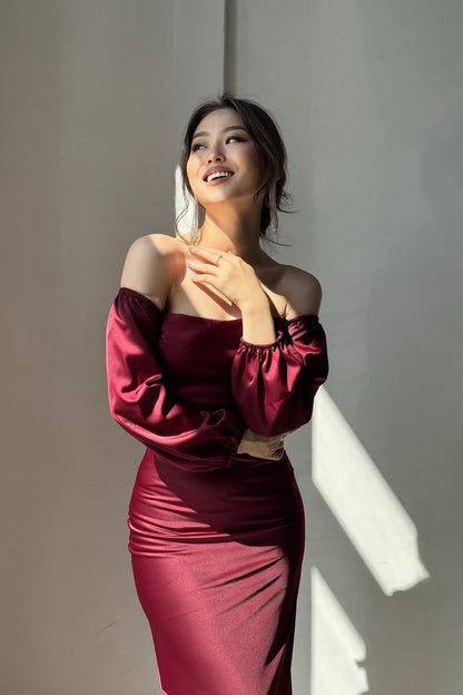 Romantic Burgundy Off-The-Shoulder Long Sleeves Satin Prom Dresses Mermaid With Pleats