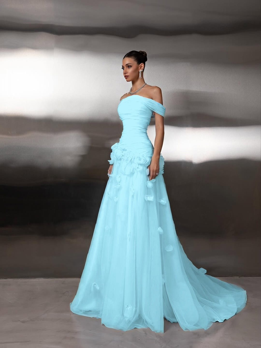Tulle Off-The-Shoulder Strapless Sleeveless Long Prom Dress With Pleated And Flower Appliqués