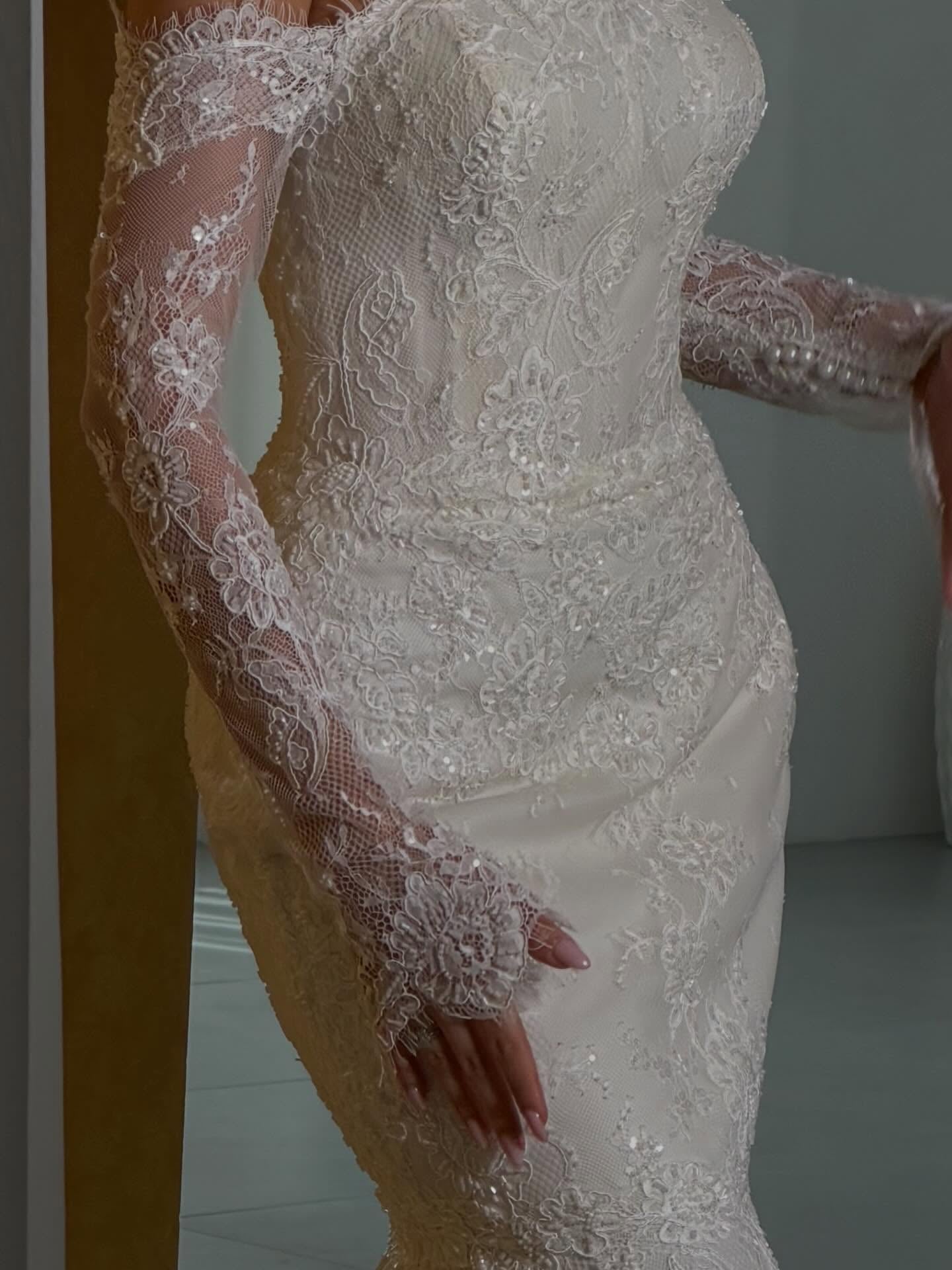 Off-the-Shoulder Lace Mermaid Wedding Dress