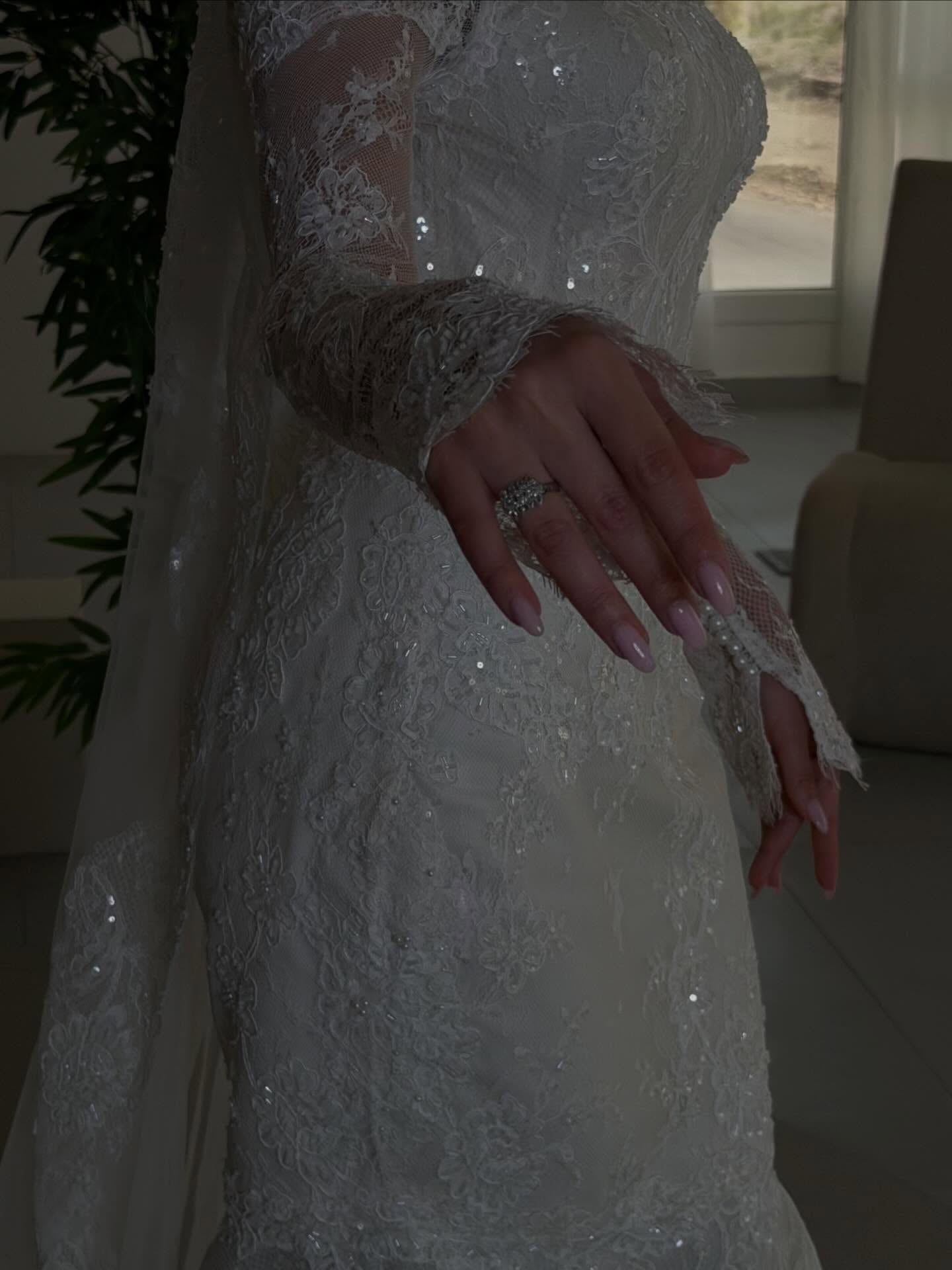 Off-the-Shoulder Lace Mermaid Wedding Dress