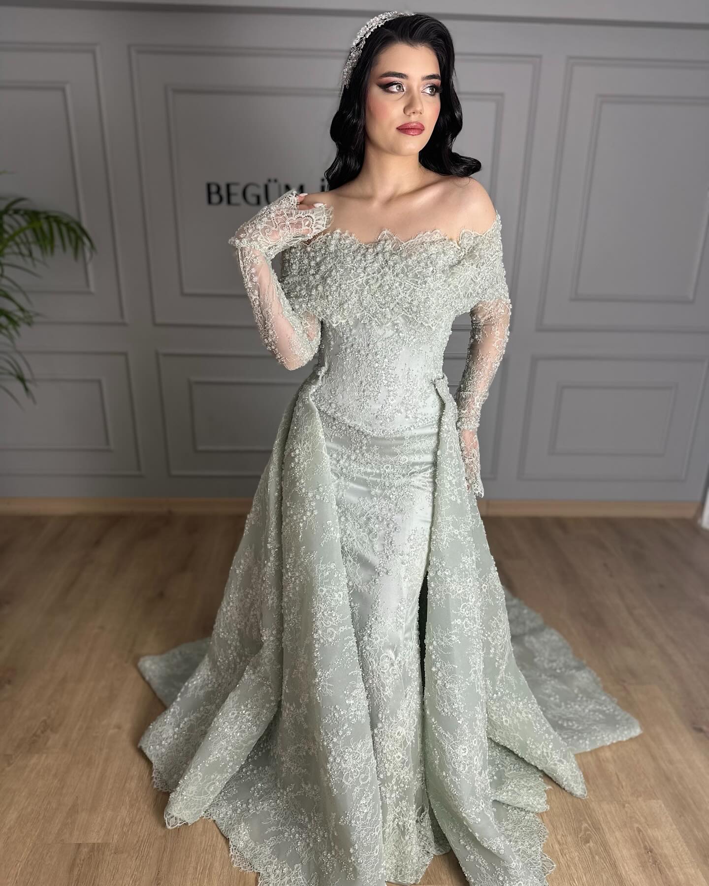 Green Lace Off the Shoulder Long Sleeve Mermaid Court Train Evening Dress