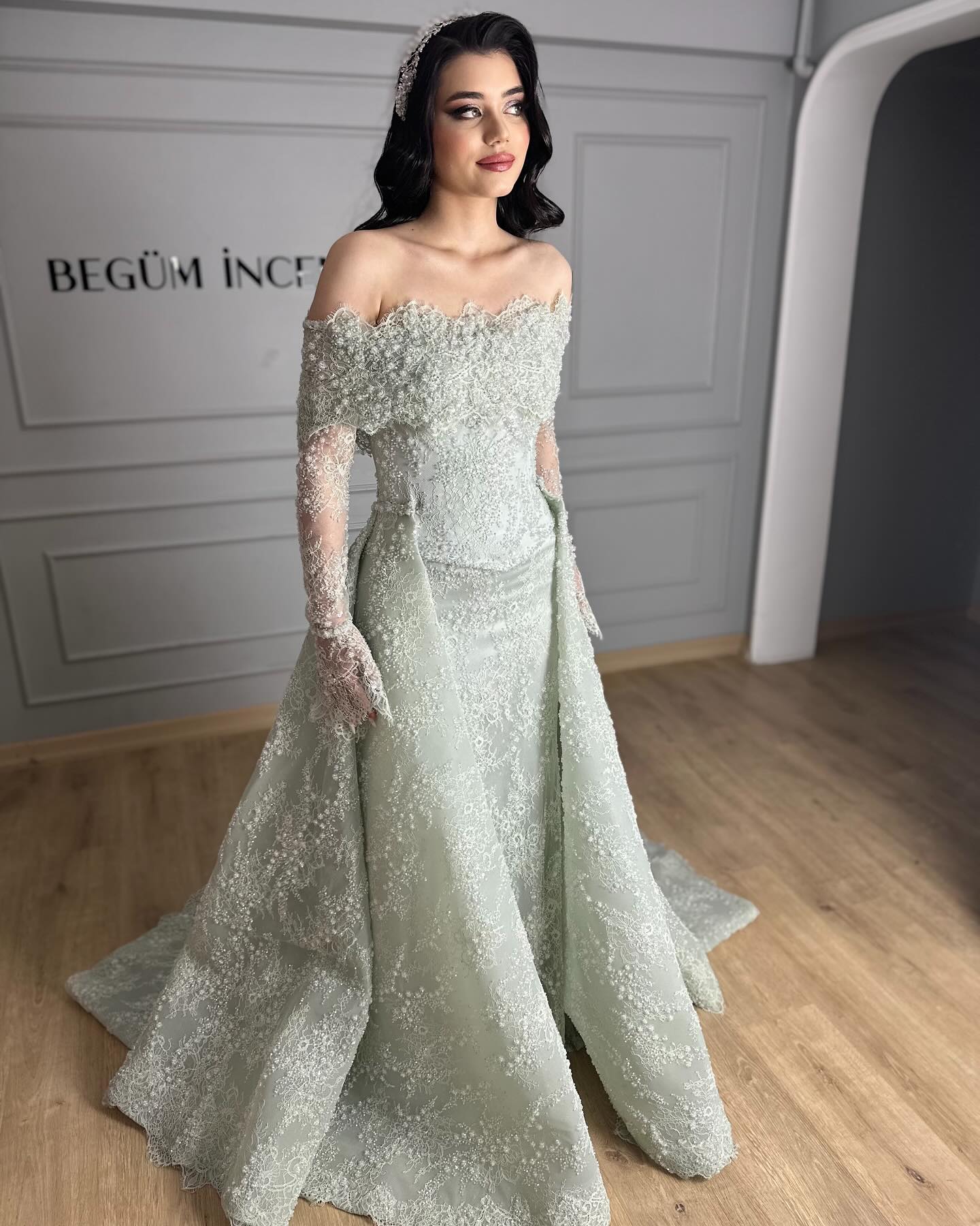 Green Lace Off the Shoulder Long Sleeve Mermaid Court Train Evening Dress