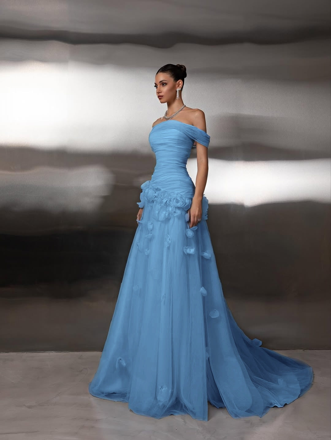Tulle Off-The-Shoulder Strapless Sleeveless Long Prom Dress With Pleated And Flower Appliqués