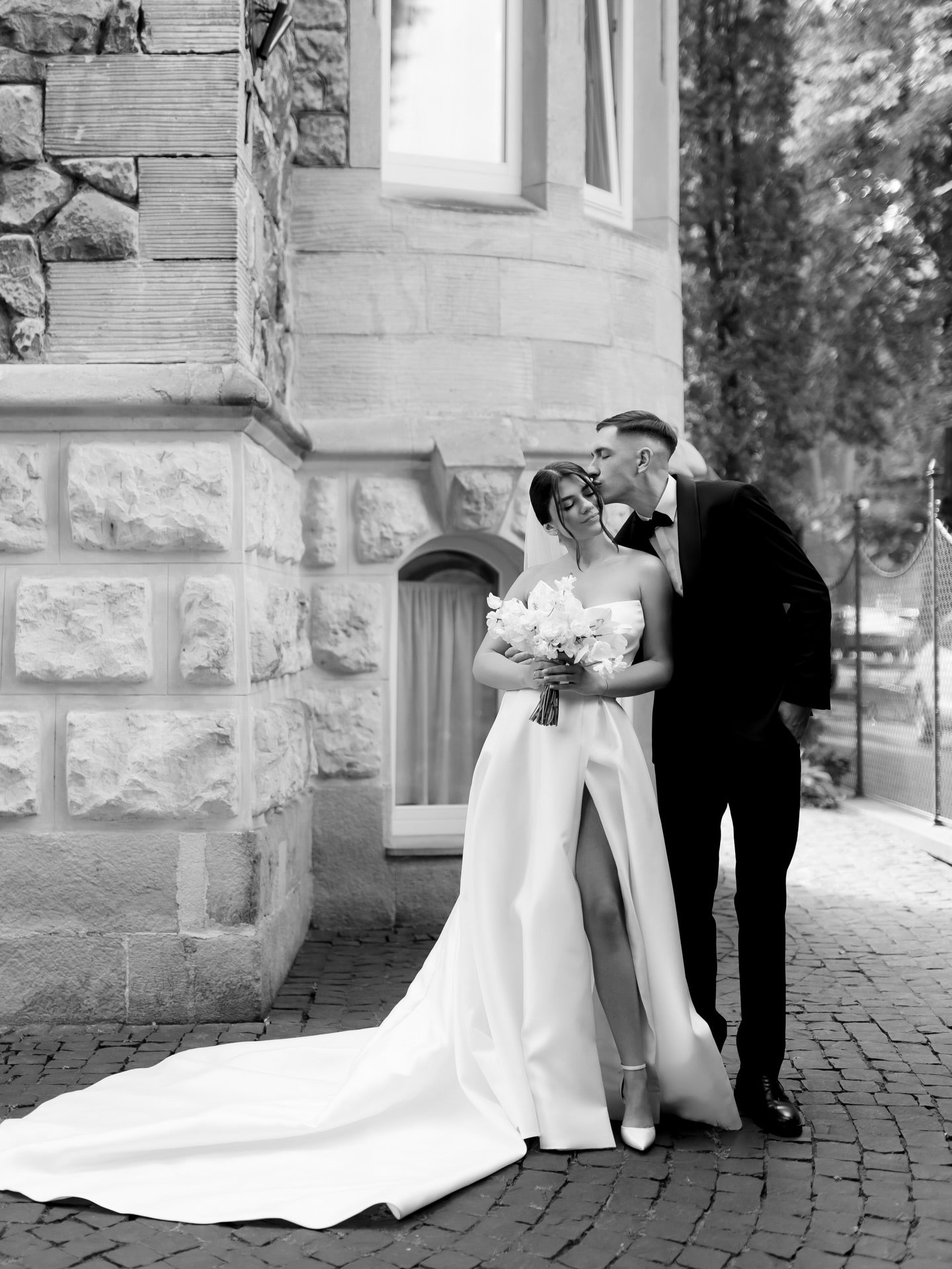 Sweetheart Sleeveless A-Line Side Slit Floor-Length Wedding Dress