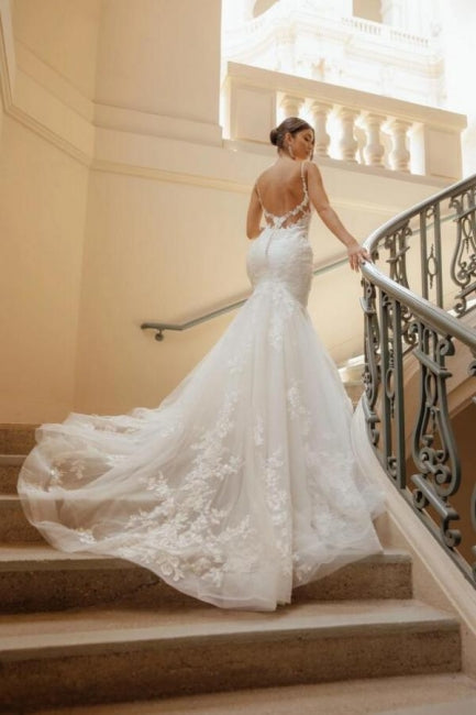 Fabulous Long Mermaid V-neck Spaghetti Straps Wedding Dresses with Lace