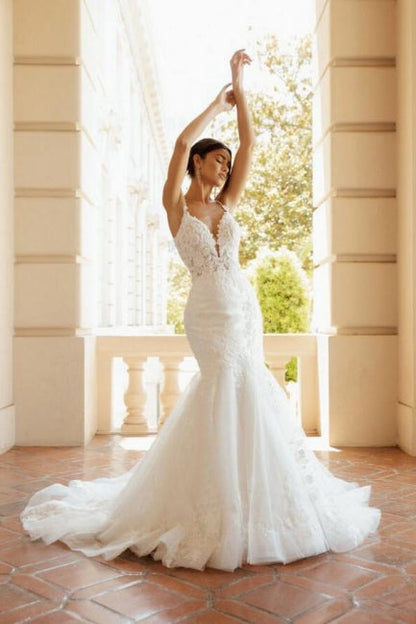 Fabulous Long Mermaid V-neck Spaghetti Straps Wedding Dresses with Lace