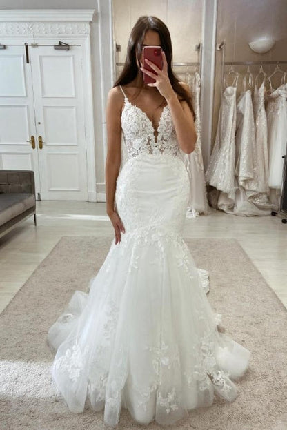 Fabulous Long Mermaid V-neck Spaghetti Straps Wedding Dresses with Lace