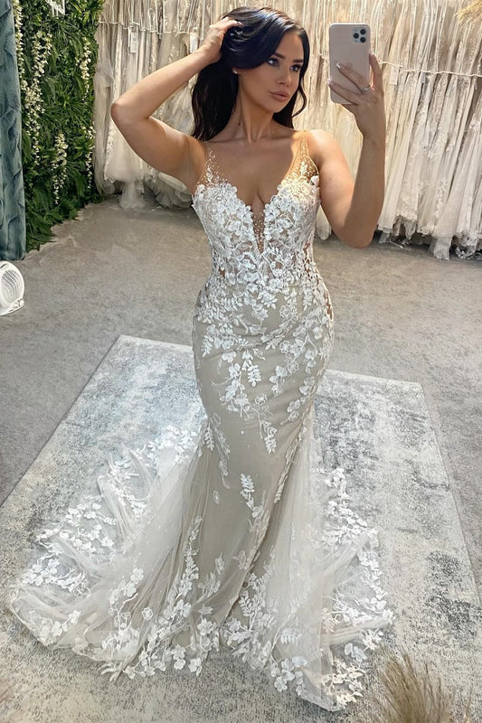 Fabulous V-neck Spaghetti Straps Mermaid Sleeveless Tulle Wedding Dress with lace
