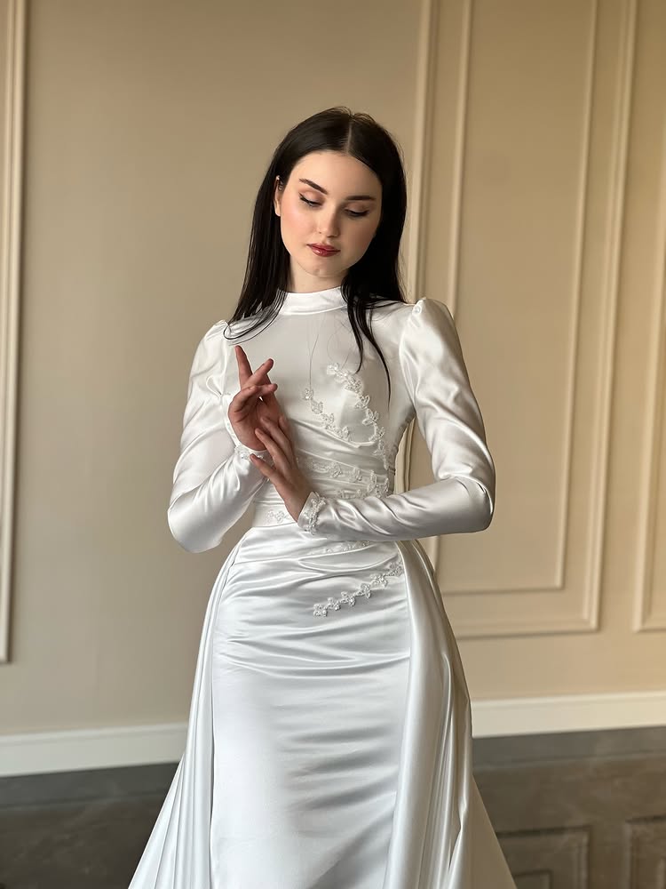 Applique High Neck Lon Sleeve Mermaid Court Train Floor-Length Wedding Dress