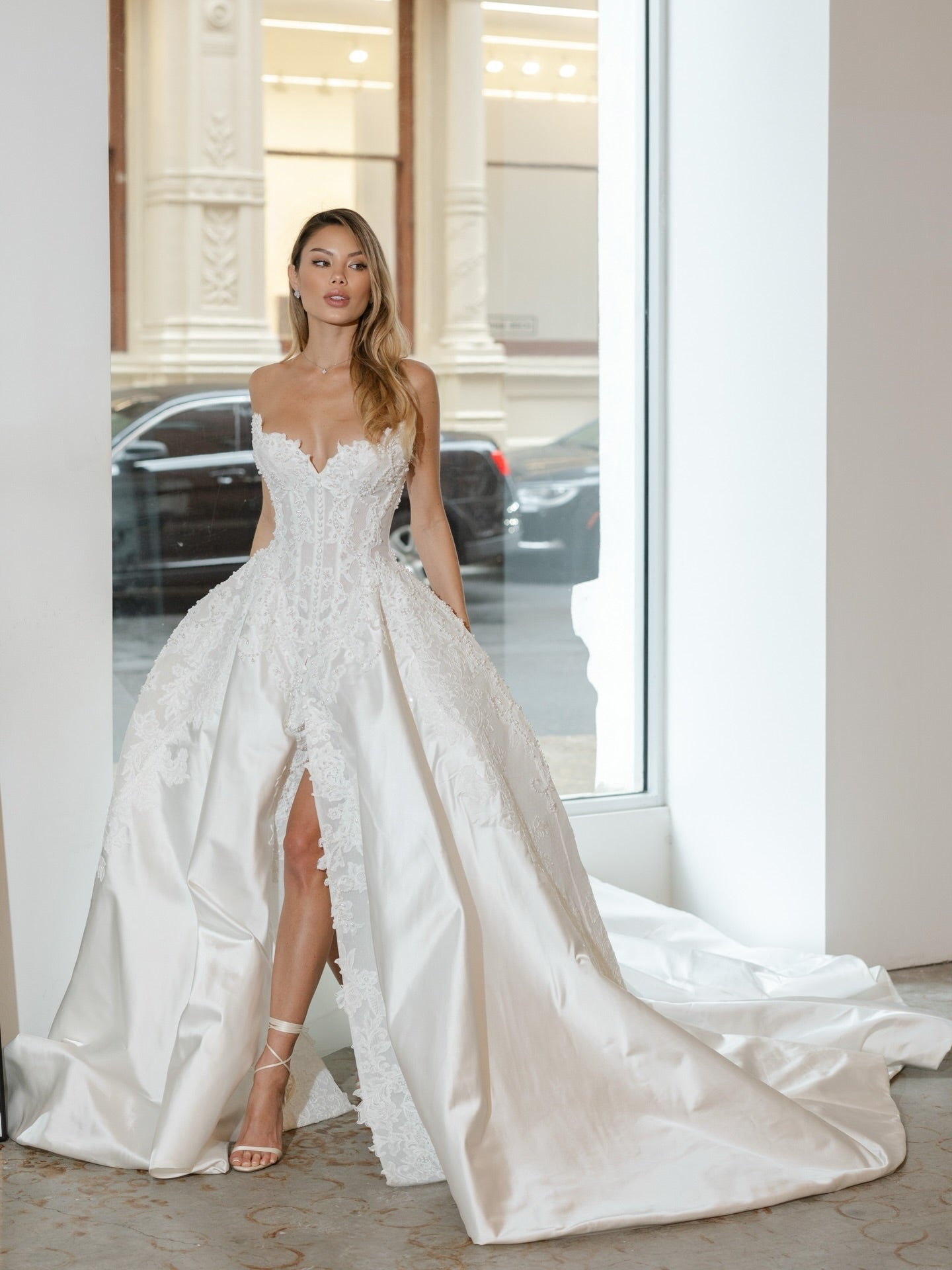 Sweetheart Sleeveless A-Line Side Slit Floor-Length Wedding Dress