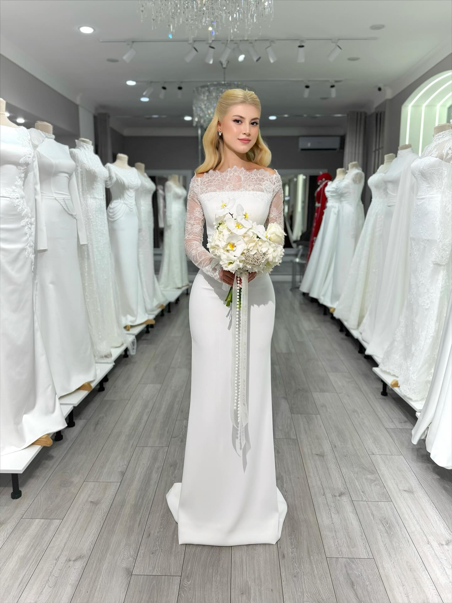 Elegant Lace Long Sleeve Mermaid Floor-Length Wedding Dress